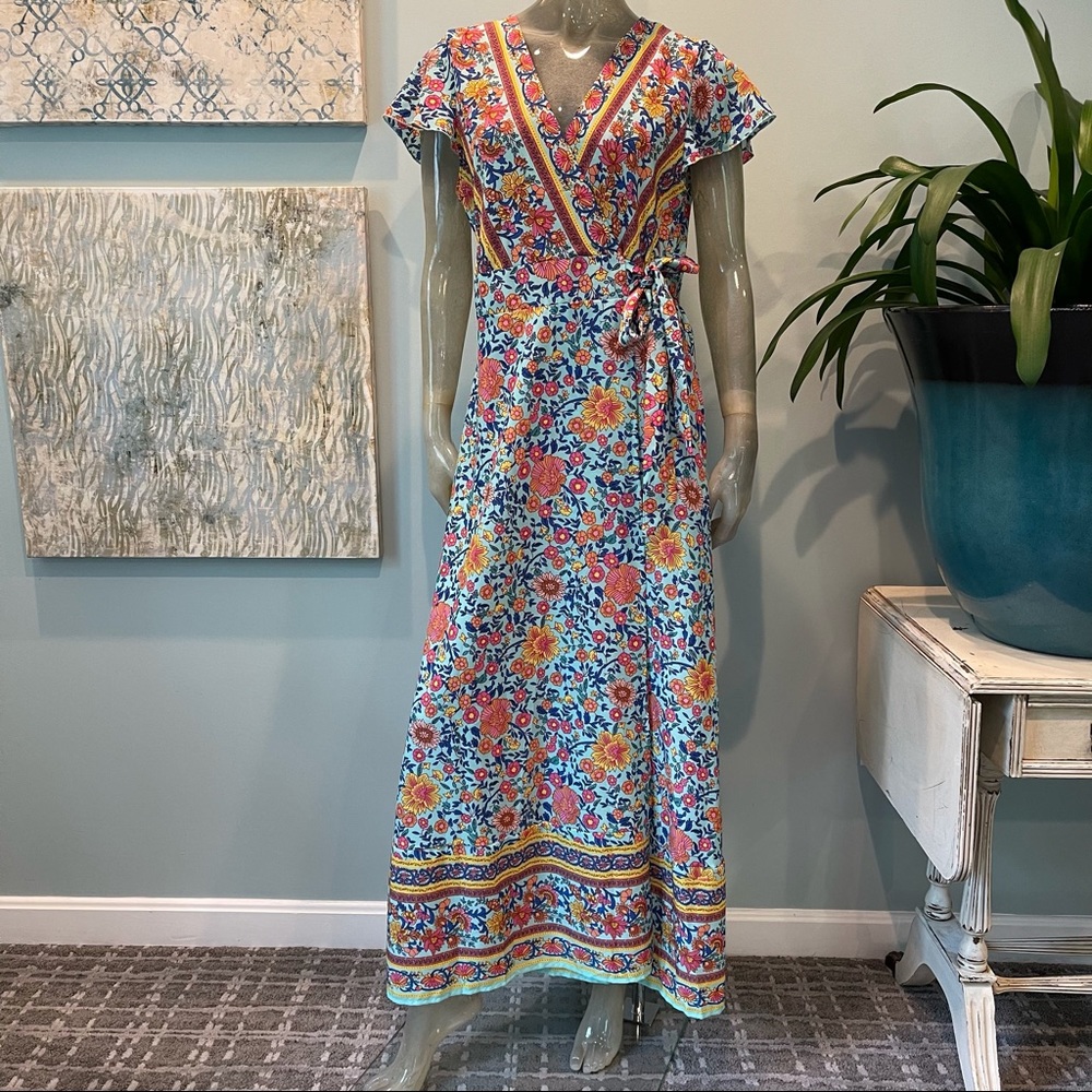 Gorgeous Floral Wrap Dress - Picture 4 of 13